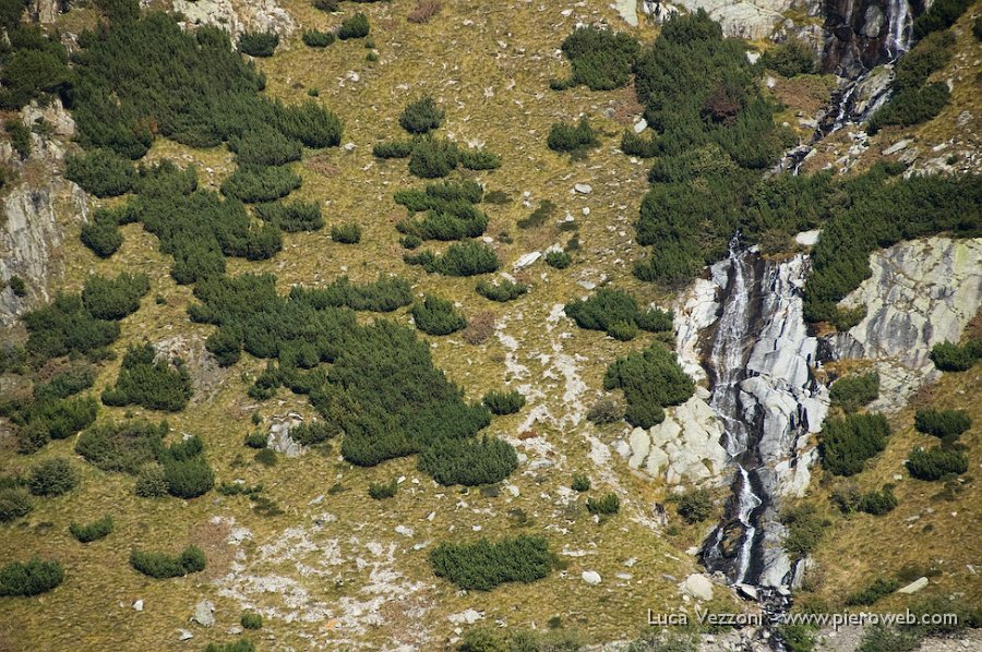 17- Mughi e cascatella.jpg